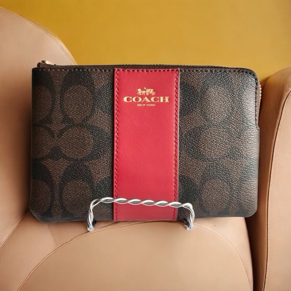 🆕 Coach Corner Zip Wristlet - Picture 2 of 8